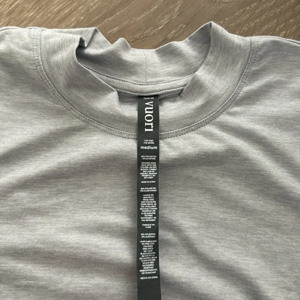 Vuori Women's Top Medium Long Sleeve Lux Cropped Athletic Yoga Pilates - Picture 2 of 2